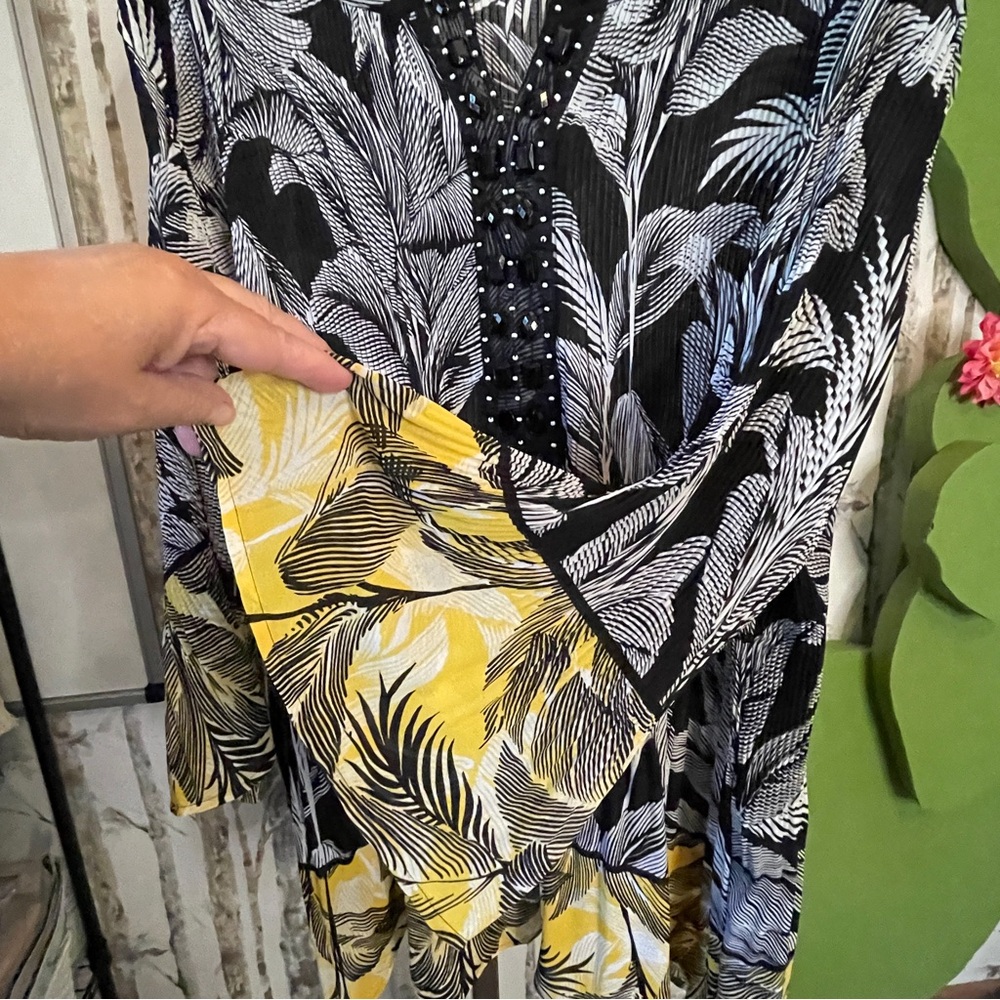 Catherines 5X Women's Black and Yellow angel sleeve Tunic Blouse P2P:37” L:34” - Picture 6 of 10